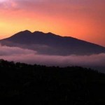 Cerita Mistis Beberapa Gunung di Indonesia